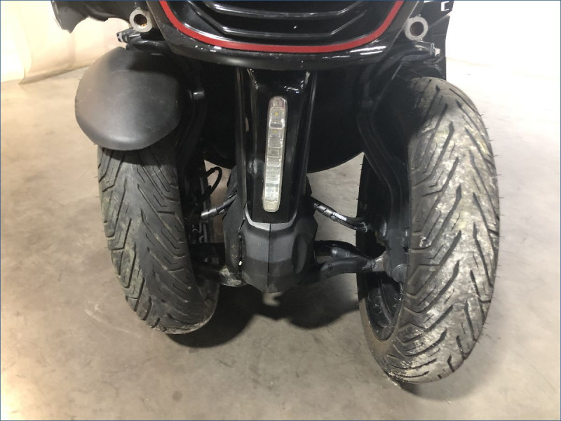 PEUGEOT 400 METROPOLIS RS