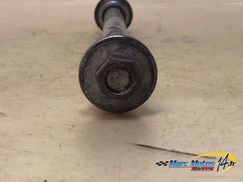 AXE DE ROUE ARRIERE HONDA 125 NSR R 1996