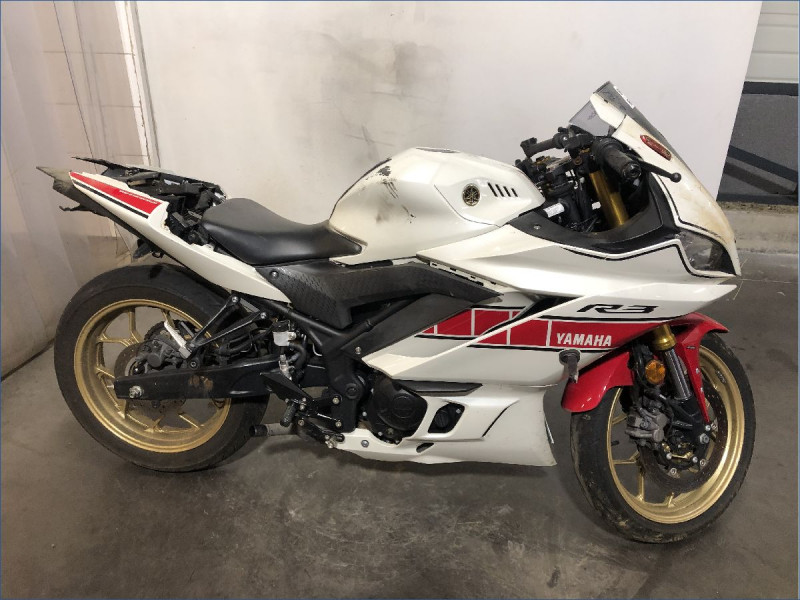 YAMAHA R3 