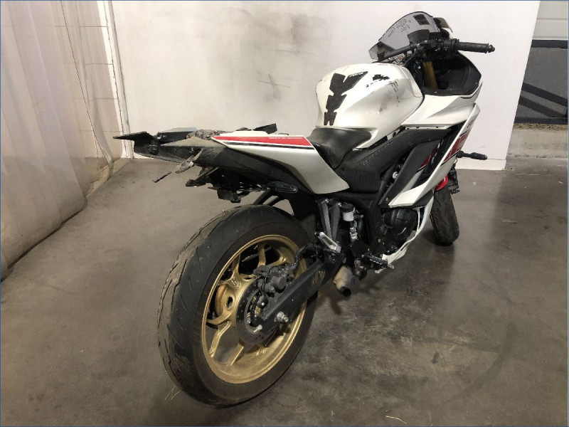 YAMAHA R3 