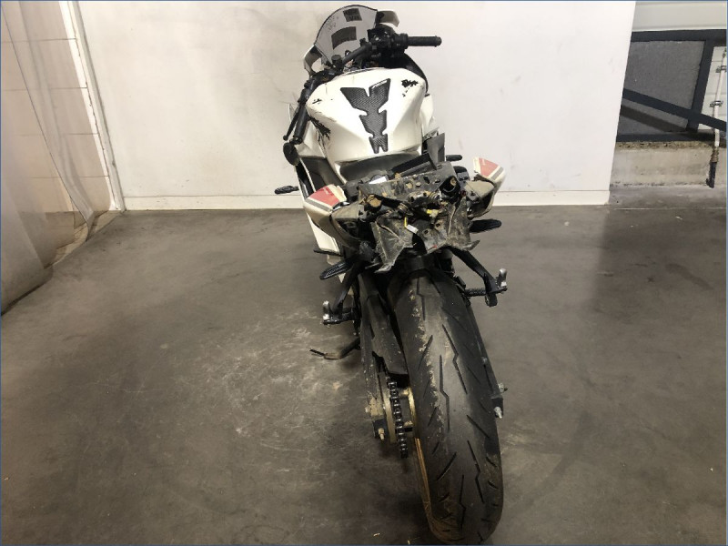 YAMAHA R3 