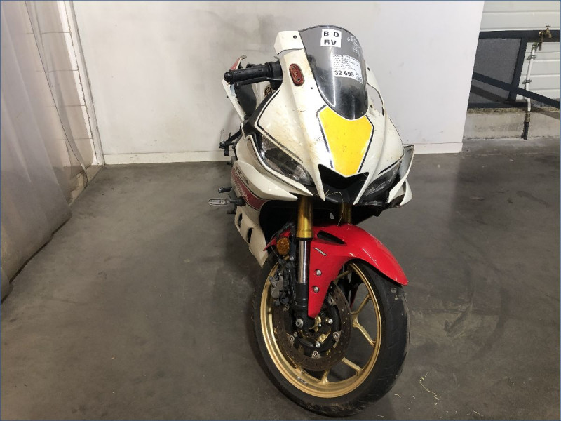 YAMAHA R3 