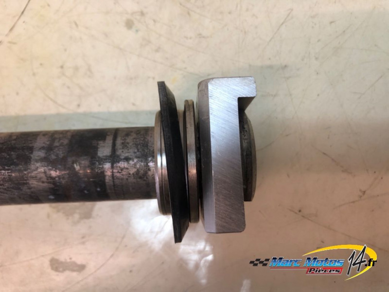 AXE DE ROUE ARRIERE YAMAHA R1 2009