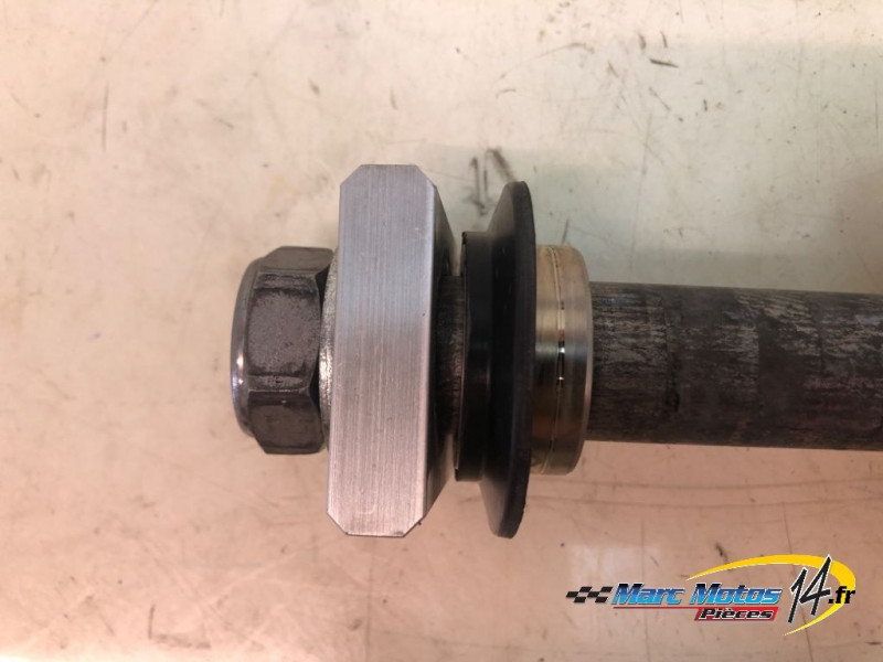 AXE DE ROUE ARRIERE YAMAHA R1 2009
