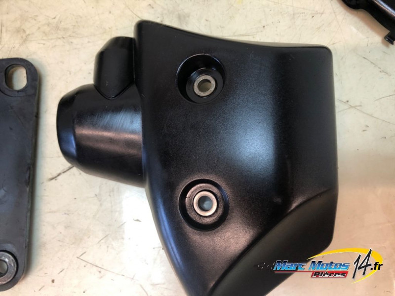 PLASTIQUES ET CAOUTCHOUCS DIVERS YAMAHA R1 2009