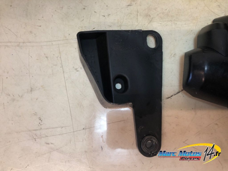 PLASTIQUES ET CAOUTCHOUCS DIVERS YAMAHA R1 2009