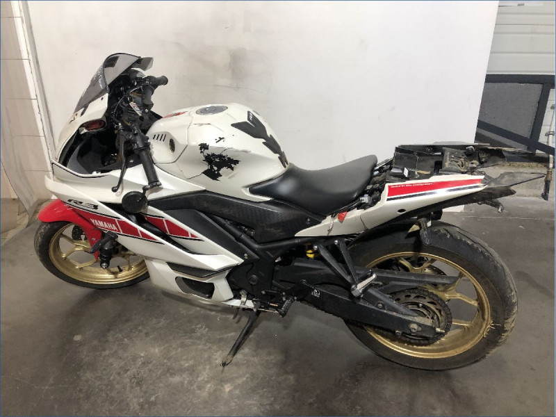 YAMAHA R3 