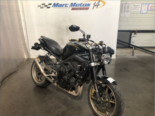 TRIUMPH 675 STREET TRIPLE 