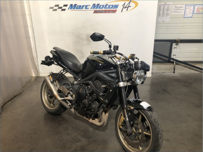 TRIUMPH 675 STREET TRIPLE 
