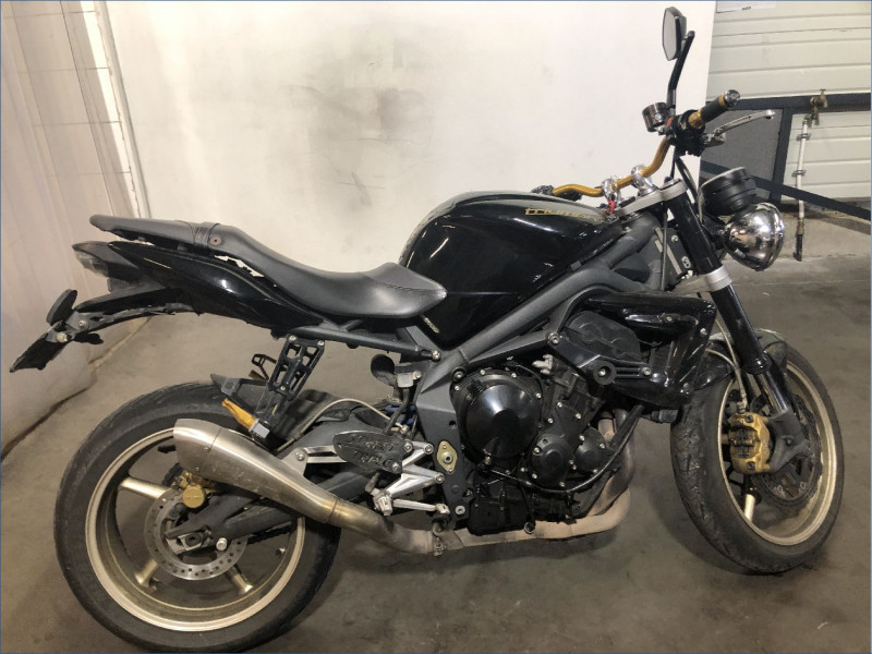 TRIUMPH 675 STREET TRIPLE 