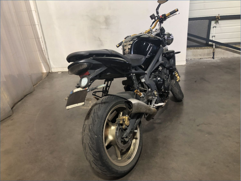 TRIUMPH 675 STREET TRIPLE 