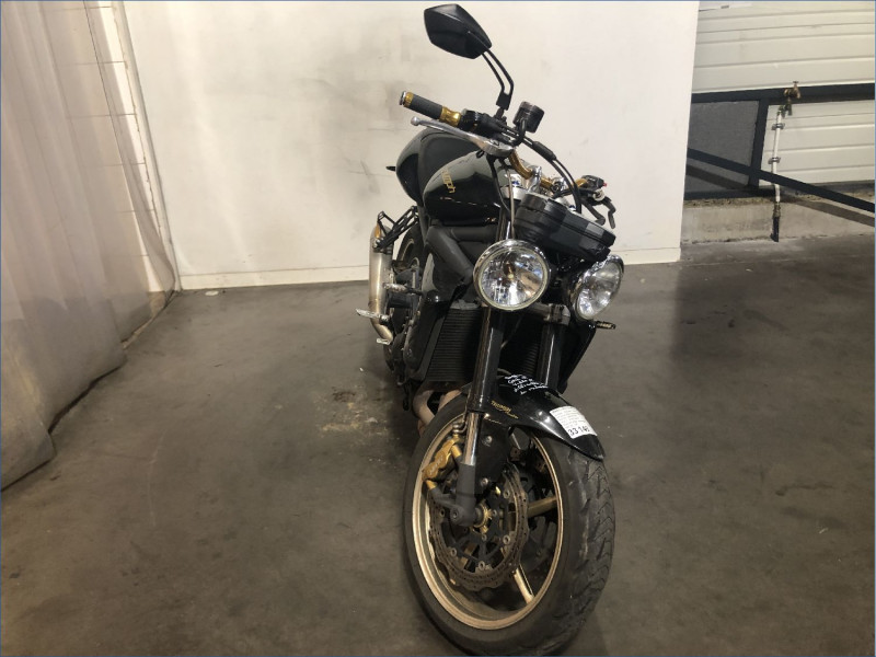 TRIUMPH 675 STREET TRIPLE 