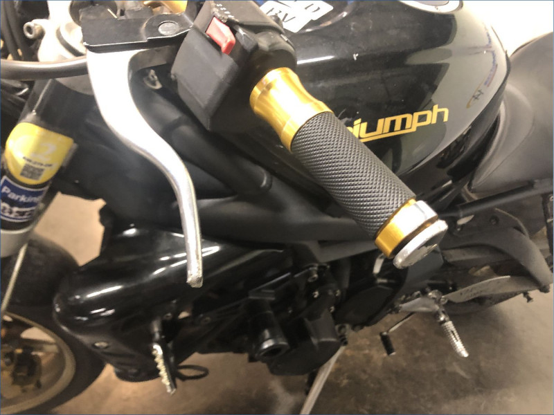 TRIUMPH 675 STREET TRIPLE 