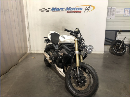 TRIUMPH 675 STREET TRIPLE 