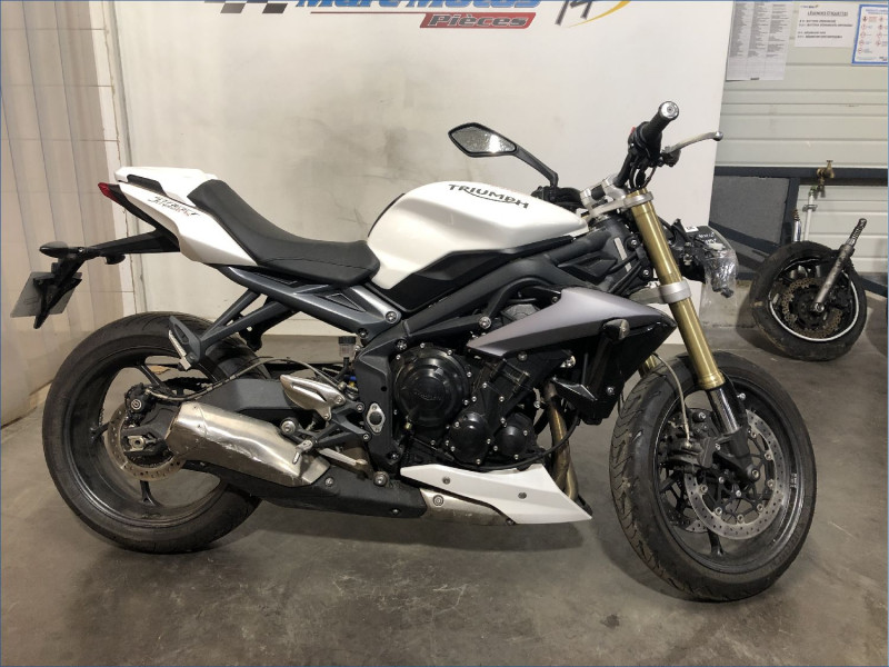 TRIUMPH 675 STREET TRIPLE 