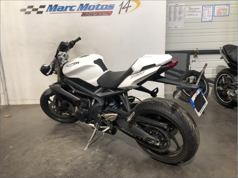 TRIUMPH 675 STREET TRIPLE 