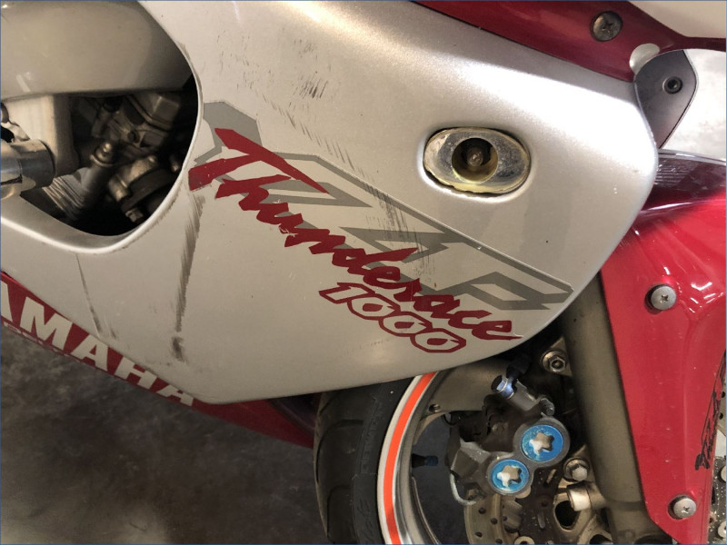 YAMAHA 1000 YZF THUNDERACE 