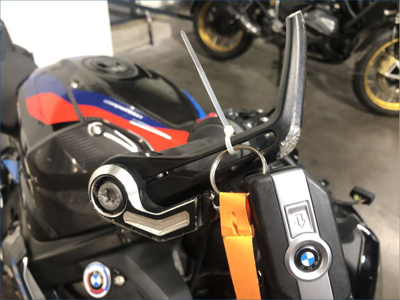 BMW M1000R 