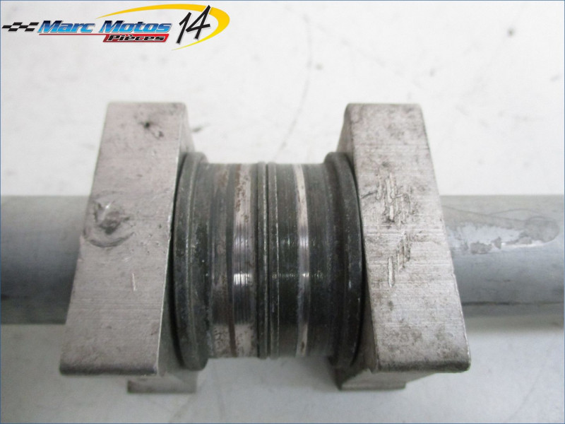 AXE DE ROUE ARRIERE APRILIA 750 SHIVER ABS 2010