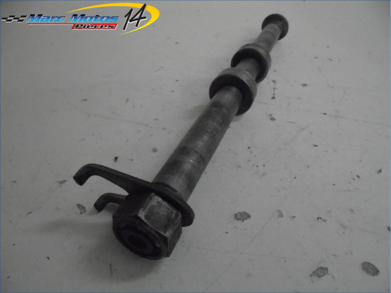 AXE DE ROUE ARRIERE HONDA 600 CBR F 1992