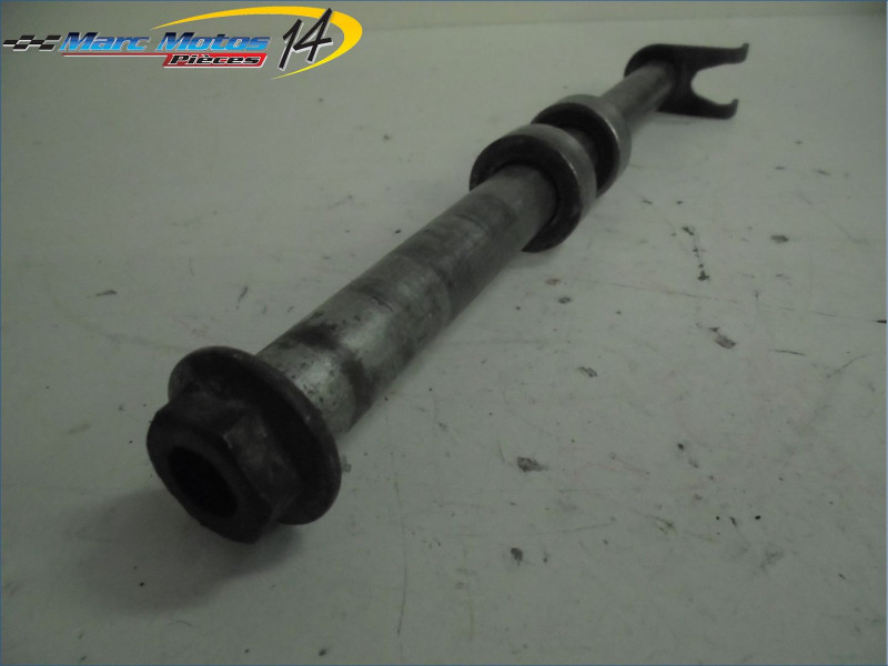 AXE DE ROUE ARRIERE HONDA 600 CBR F 1992
