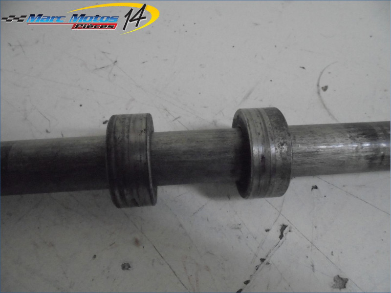 AXE DE ROUE ARRIERE HONDA 600 CBR F 1992