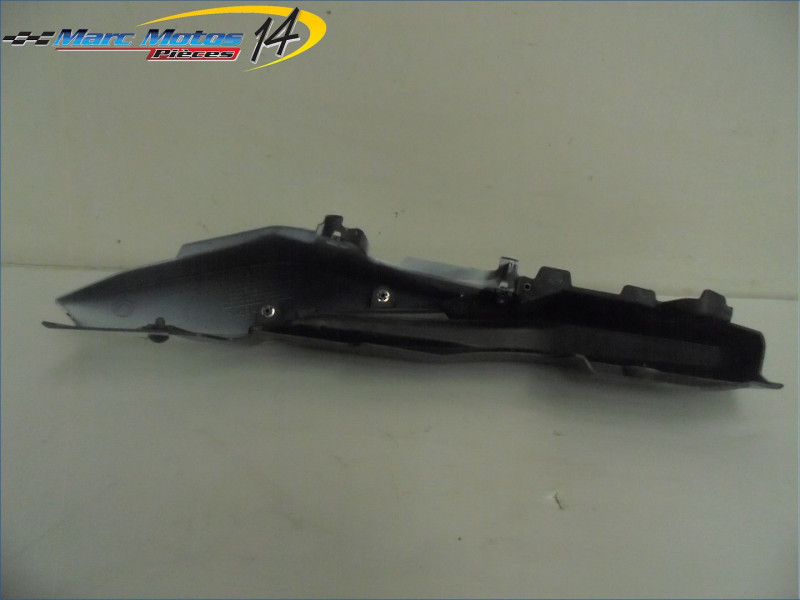 CACHE LATERAL DROIT YAMAHA MT09 2013