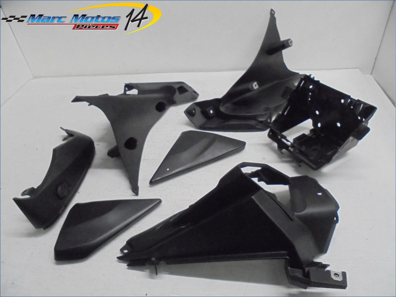 PLASTIQUES ET CAOUTCHOUCS DIVERS BMW R1200RT 2016