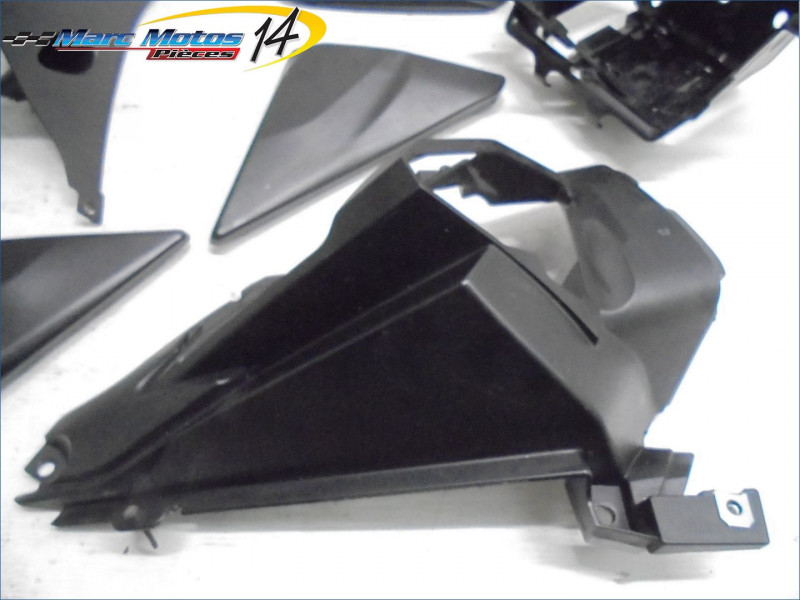 PLASTIQUES ET CAOUTCHOUCS DIVERS BMW R1200RT 2016