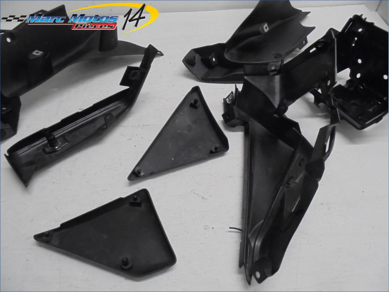 PLASTIQUES ET CAOUTCHOUCS DIVERS BMW R1200RT 2016