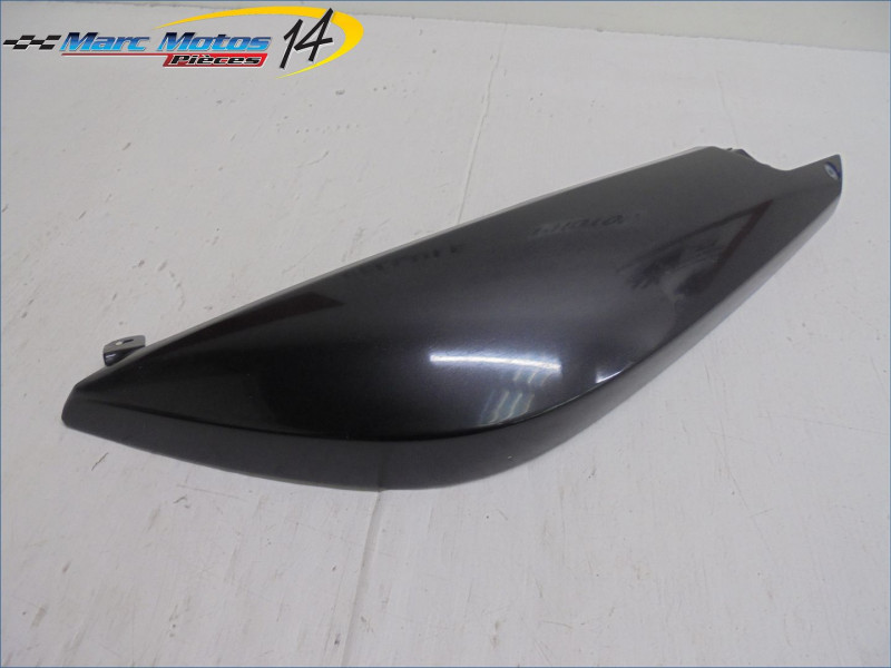 CACHE LATERAL GAUCHE BMW F800GT 2013