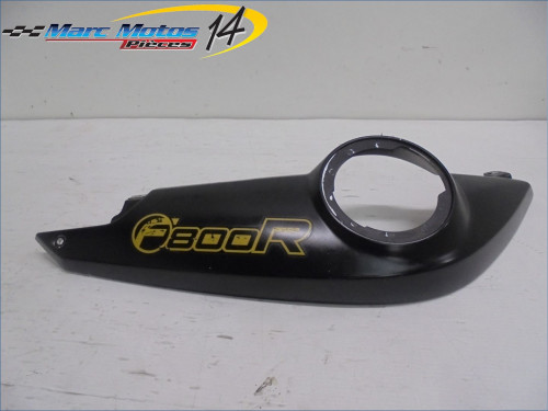 CACHE LATERAL DROIT BMW F800R ABS 2011