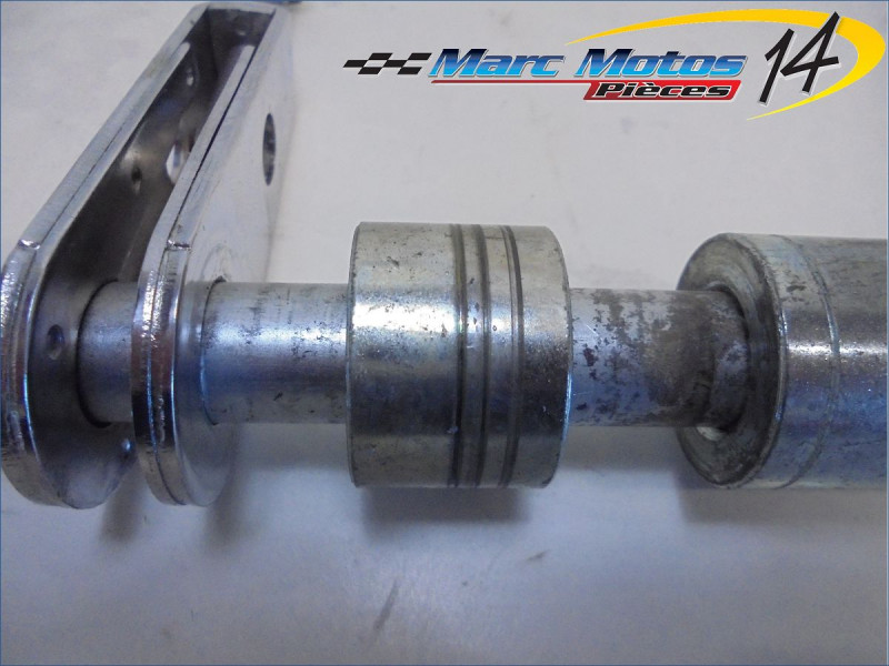 AXE DE ROUE ARRIERE HONDA 125 CMC 1991