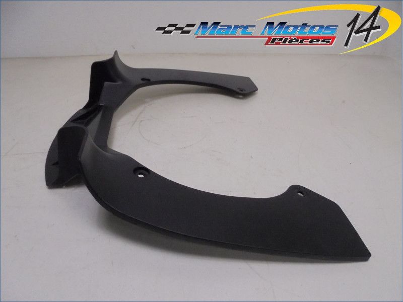 HABILLAGE DE TETE DE FOURCHE INFERIEUR KAWASAKI ZR7 S 2002