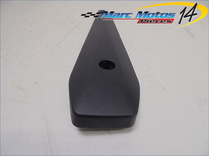 FLANC DE CARENAGE INTERMEDIAIRE GAUCHE YAMAHA FZ8 N 2011