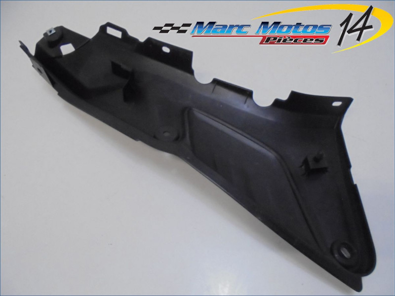 CACHE LATERAL INTERMEDIAIRE DROIT YAMAHA MT125 2020