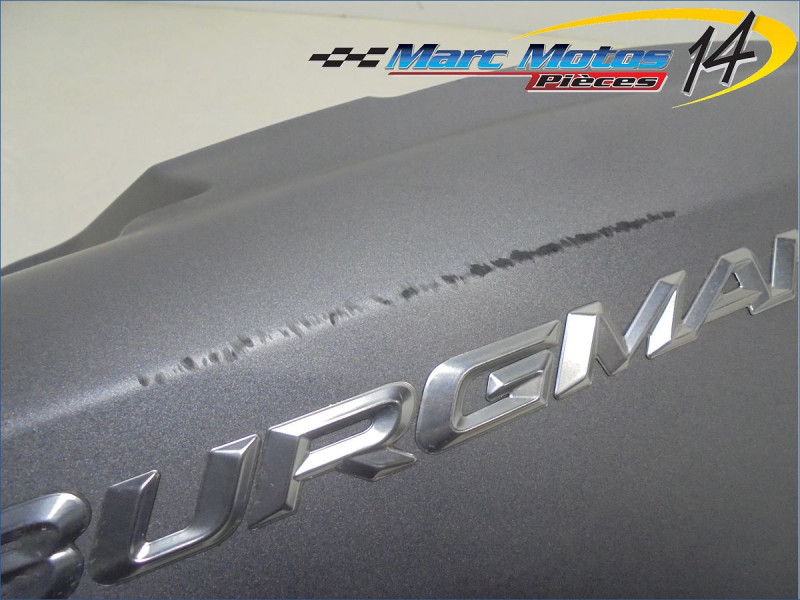 CACHE LATERAL DROIT SUZUKI 125 BURGMAN 2014