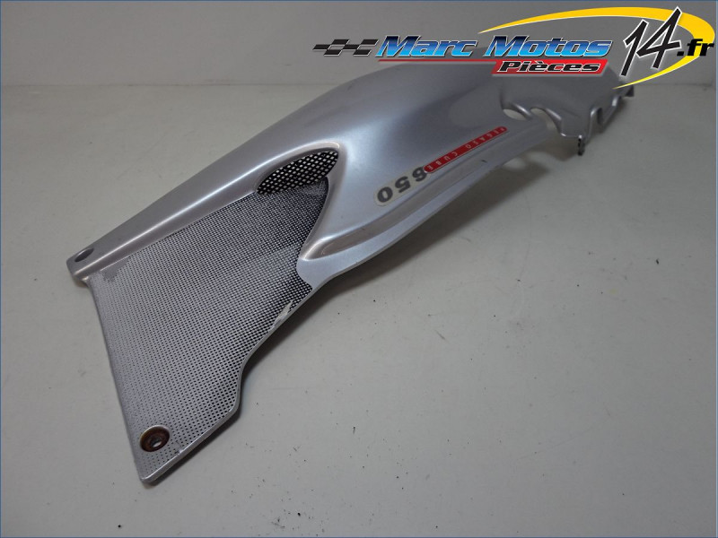 CACHE LATERAL DROIT APRILIA 650 PEGASO 1998