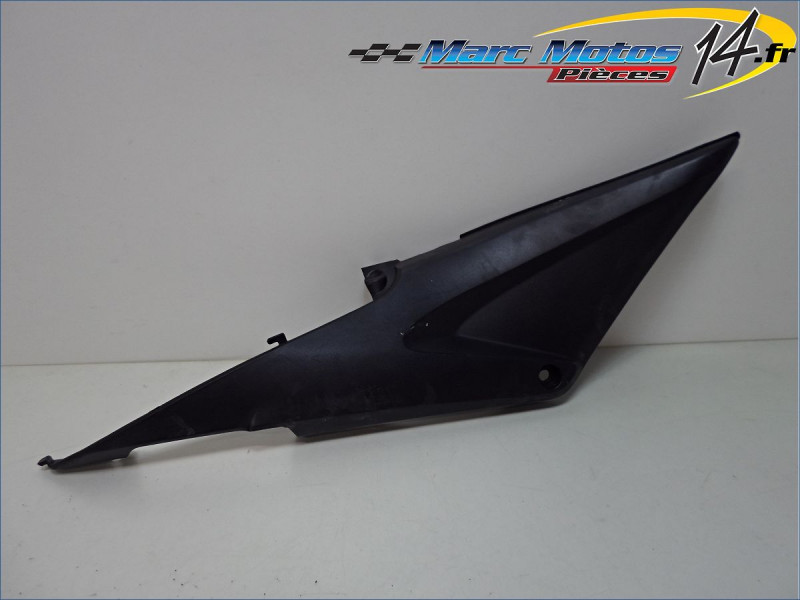 CACHE LATERAL INTERMEDIAIRE DROIT HONDA 600 CBR R 2006