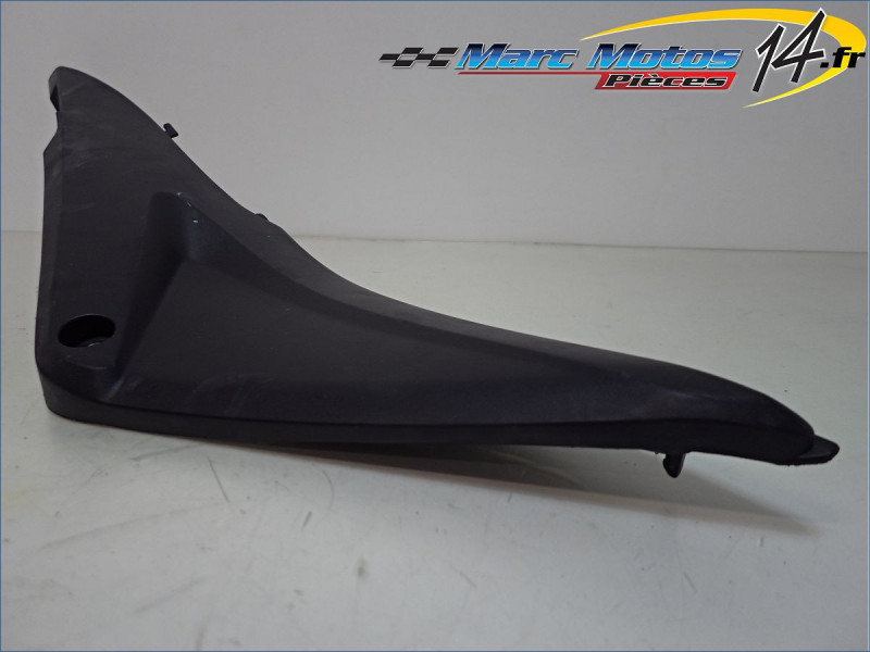 CACHE LATERAL INTERMEDIAIRE DROIT HONDA 600 CBR R 2006