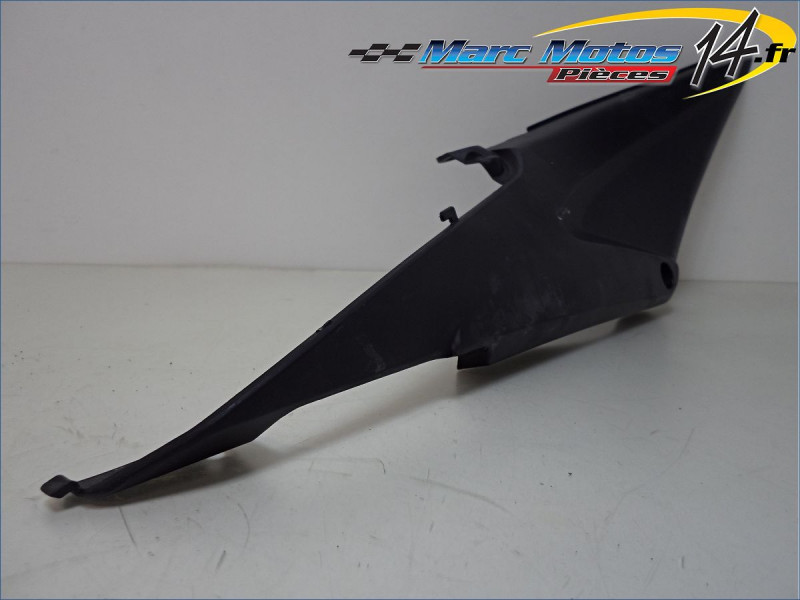 CACHE LATERAL INTERMEDIAIRE DROIT HONDA 600 CBR R 2006