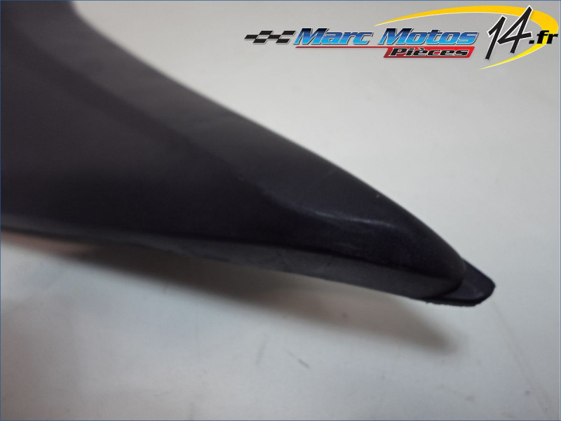 CACHE LATERAL INTERMEDIAIRE DROIT HONDA 600 CBR R 2006