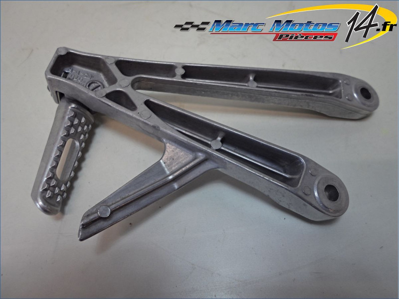 PLATINE ARRIERE DROITE HONDA 600 CBR R 2006