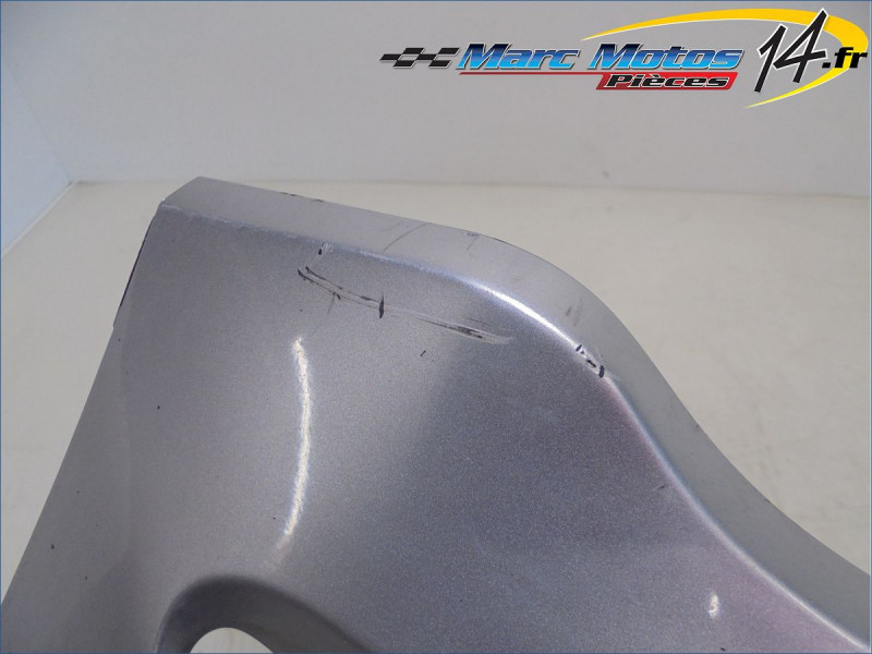 CACHE LATERAL INTERMEDIAIRE GAUCHE SUZUKI 400 BURGMAN 2000