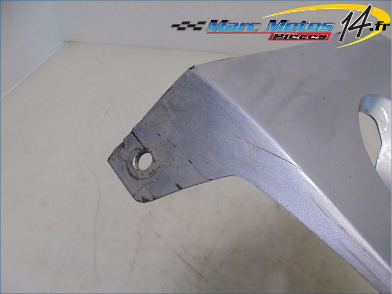 CACHE LATERAL INTERMEDIAIRE GAUCHE SUZUKI 400 BURGMAN 2000