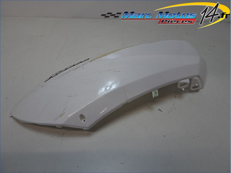 CACHE LATERAL GAUCHE PEUGEOT 50 KISBEE 2014