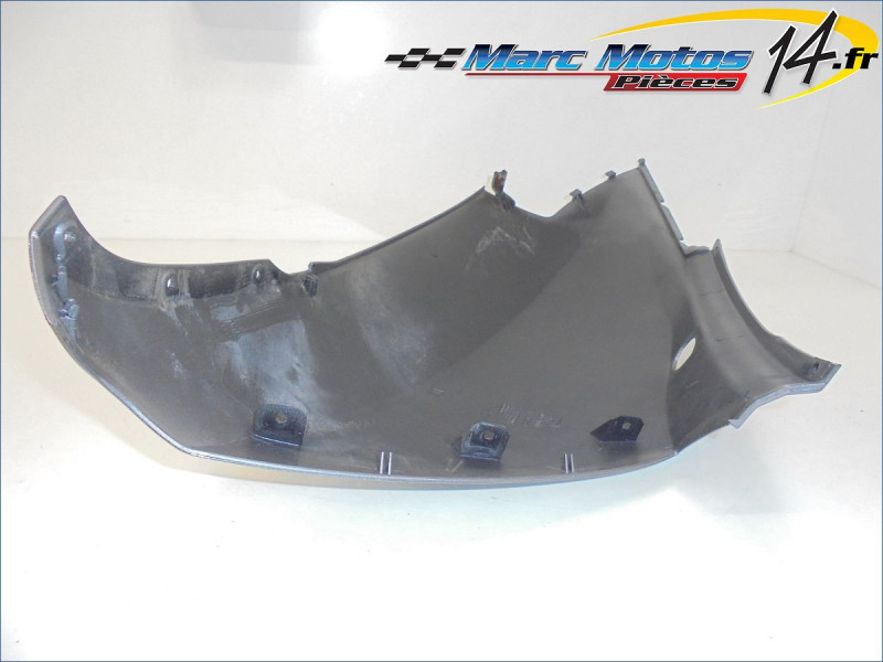 CACHE LATERAL DROIT APRILIA 125 ATLANTIC 2004