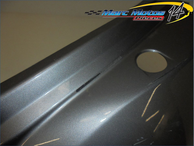 CACHE LATERAL GAUCHE APRILIA 125 ATLANTIC 2004