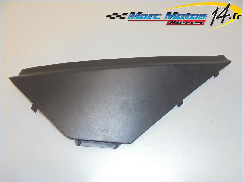 CACHE LATERAL INTERMEDIAIRE GAUCHE APRILIA 125 ATLANTIC 2004