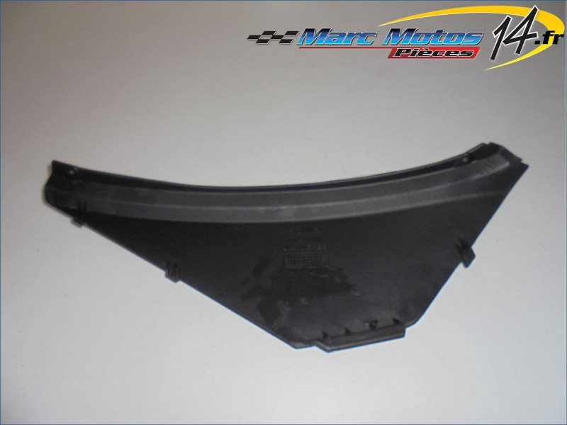 CACHE LATERAL INTERMEDIAIRE GAUCHE APRILIA 125 ATLANTIC 2004